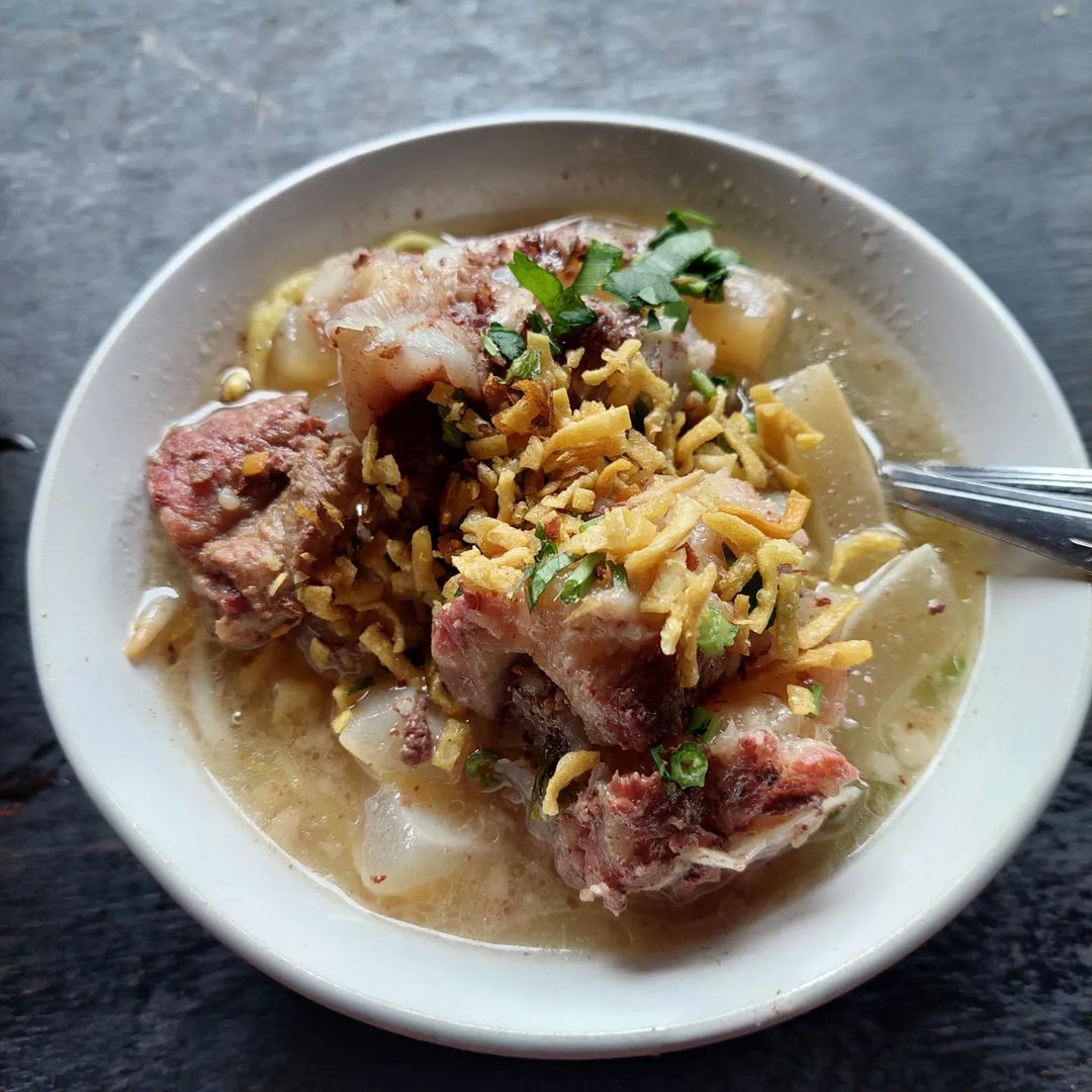 Tempat makan mie kocok yang terkenal di Bandung