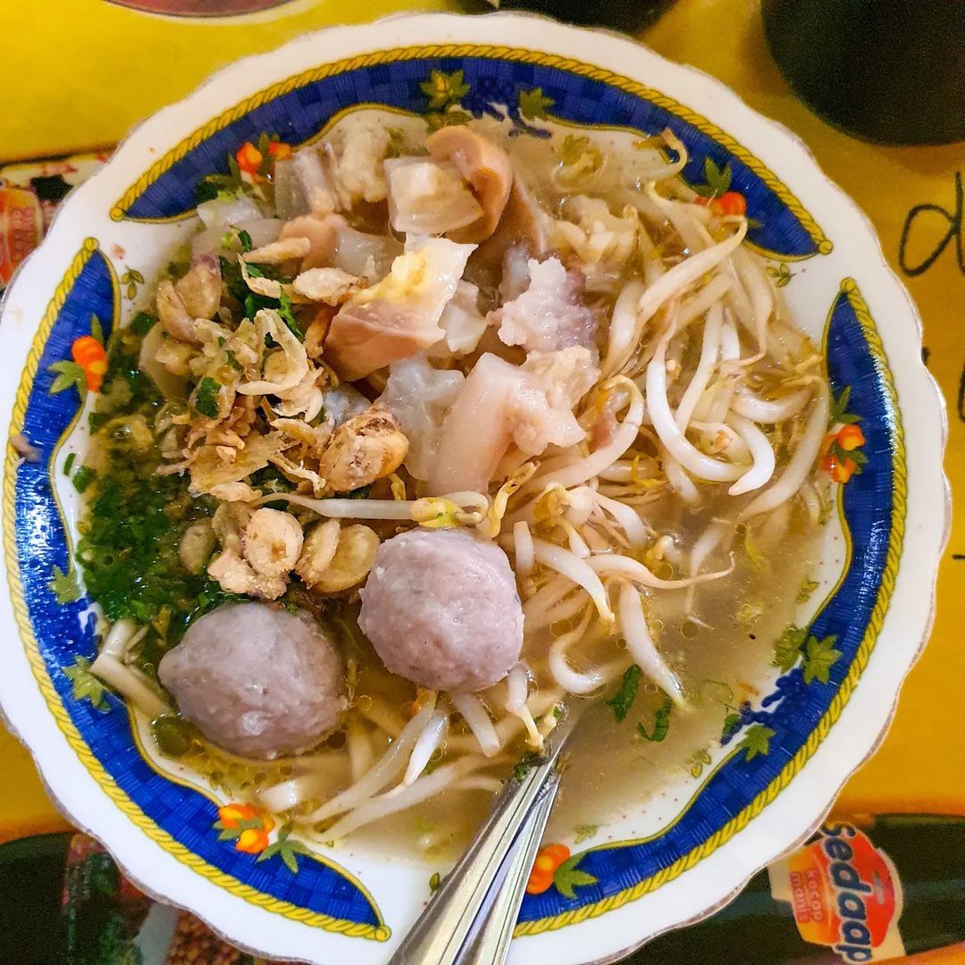 Tempat makan mie kocok yang terkenal di Bandung