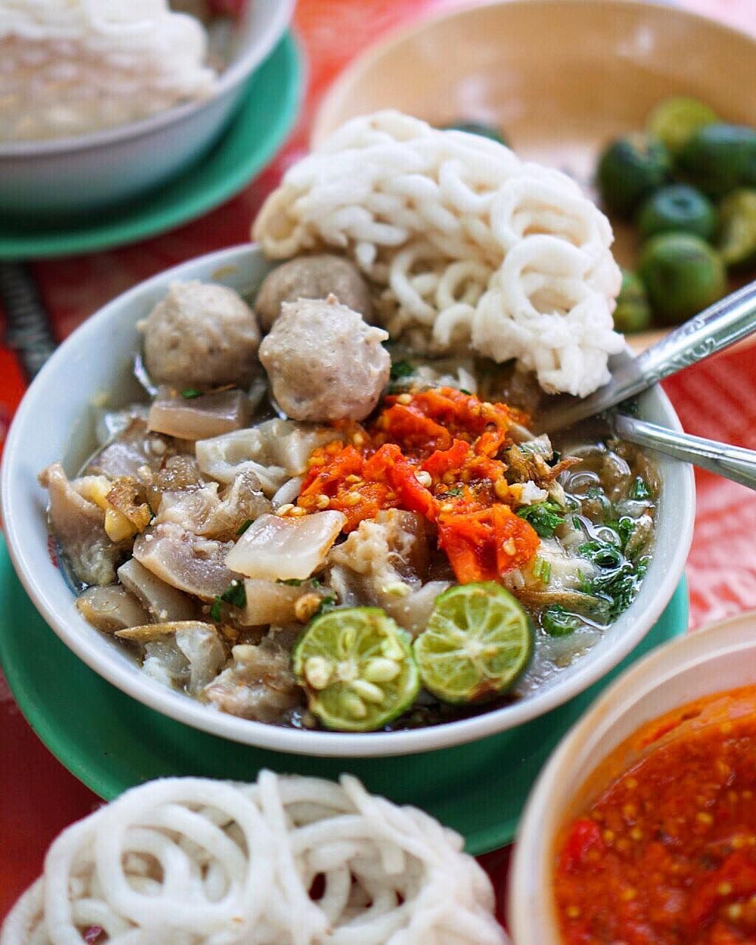 Tempat makan mie kocok yang terkenal di Bandung