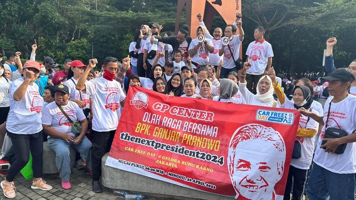 Bakal calon presiden yang diusung PDI Perjuangan itu berolahraga dengan ditemani sejumlah pendukungnya. Begini momennya.
