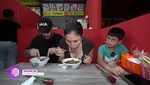Seuhah! Momen Nikita Mirzani Makan Bakso Super Pedas Bareng Antonio Dedola