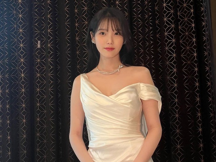 Penampilan IU di Baeksang Awards 2023.