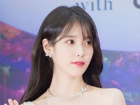 Penampilan IU di Baeksang Awards 2023.