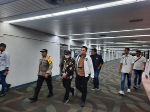 Penampakan Andi Pangerang Tiba di Jakarta, Ditangkap Bareskrim Polri