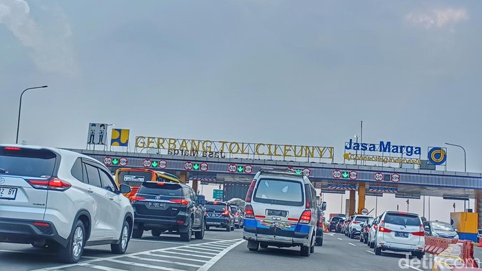 Pintu Tol Cileunyi, Kabupaten Bandung.