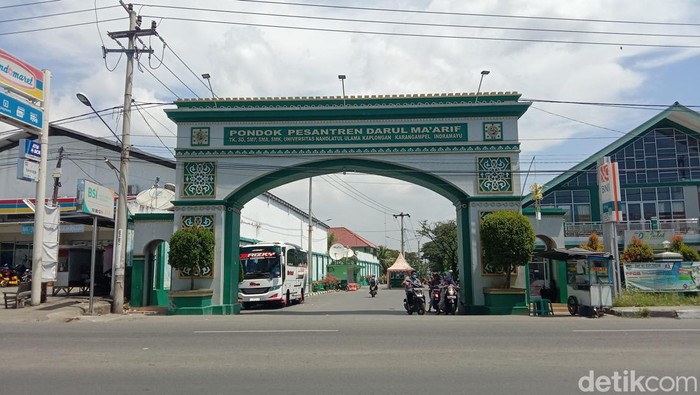 Potret Pondok Pesantren Darul Maarif Kaplongan Indramayu