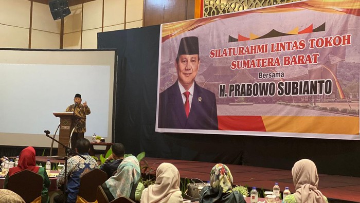 Prabowo Subianto berdialog dengan tokoh masyarakat di Sumbar.