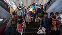 Eva menjelaskan hal itu diharapkan bagi penumpang yang baru tiba dan menunggu jemputan tidak berdiri dan meletakkan barangnya pada area tertentu. Sebab, hal itu dapat mengganggu arus lalu lalang penumpang lain di stasiun.