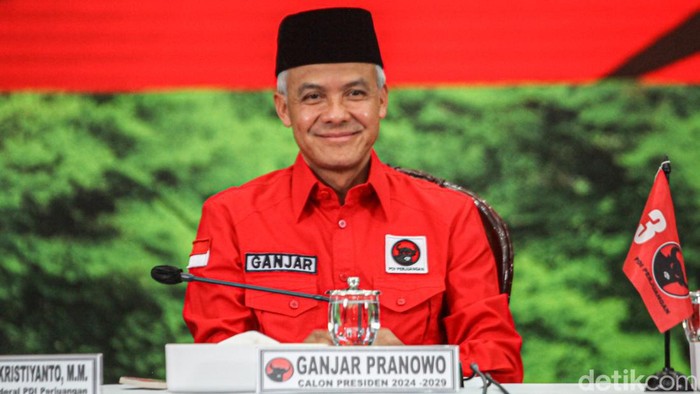 Ganjar Pranowo didukung PDIP dan yang terkini PPP sebagai bakal capres 2024. Tampak senyum lebar Ganjar saat menerima kunjungan elite PPP.