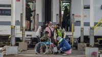 Sementara untuk keberangkatan penumpang mencapai 15.232 orang. 