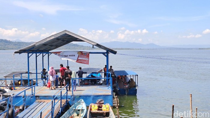 Suasana Waduk Gajah Mungkur Wonogiri, Minggu (30/4/2023).