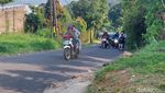 Momen Kendaraan Gagal Taklukkan Terjalnya Tanjakan Naga Lembang