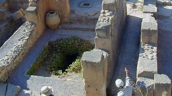 Selama berabad-abad, Kartago menjadi pusat dunia Mediterania. Paling menonjol di antara banyak fitur mengagumkan dari ibu kota perdagangan dunia kuno ini adalah sistem penyediaan air perkotaan pertama yang diketahui . Orang-orang Kartago menikmati pipa ledeng dalam ruangan jauh sebelum dimulainya revolusi industri. Foto: Weird History