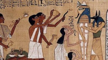 Orang Mesir memelopori penggunaan pasta gigi menggunakan campuran bunga iris kering, garam batu, mint, dan merica yang dihaluskan menjadi pasta halus. Dokter gigi paling awal juga ditemukan di sepanjang Sungai Nil ribuan tahun yang lalu. Foto: Weird History