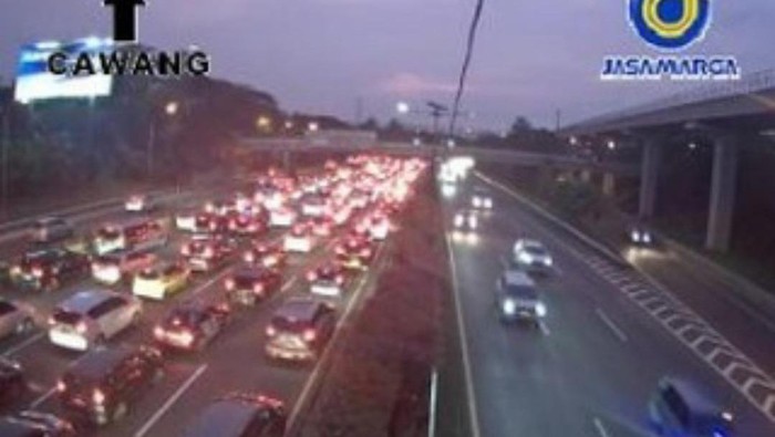 Tol Jakarta Cikampek jelang Cawang macet