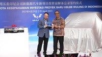 Wuling secara resmi menyerahkan Air ev secara simbolis kepada Kementerian Sekretariat Negara. Foto: Dok. Wuling