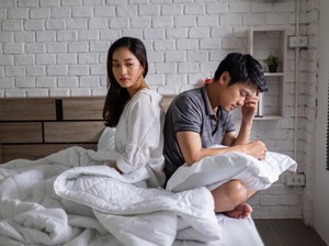 Lebih Penasaran Mana, Alasan Pria Pura-pura Orgasme atau Cara Melakukannya?