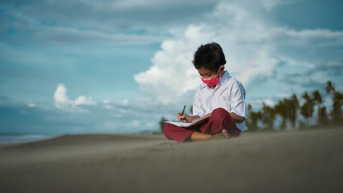 Selamat Hari Pendidikan Nasional menjadi salah satu ucapan Hari Pendidikan Nasional yang bisa dipakai untuk peringatannya pada 2 Mei. Cek daftar ucapan lainnya!