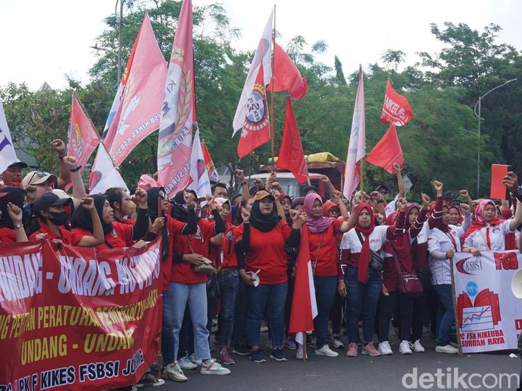 Potret Hari Buruh Internasional di Kota Pahlawan