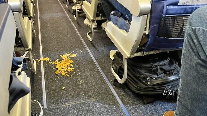 Duh! Pesawat Ini Delay 1 Jam Gegara Nasi Goreng Tumpah