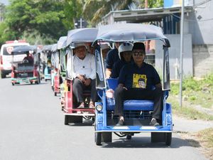 Diantar Pakai Bentor, Fadel Muhammad Daftar Jadi Calon Anggota DPD RI