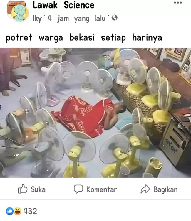 Saking panasnya kayaknya udah nggak cukup kalau cuma pakai 1 kipas angin aja. Tapi ya kalau kipas anginnya sebanyak ini sih siap-siap aja masuk angin. Foto: Facebook/Iky