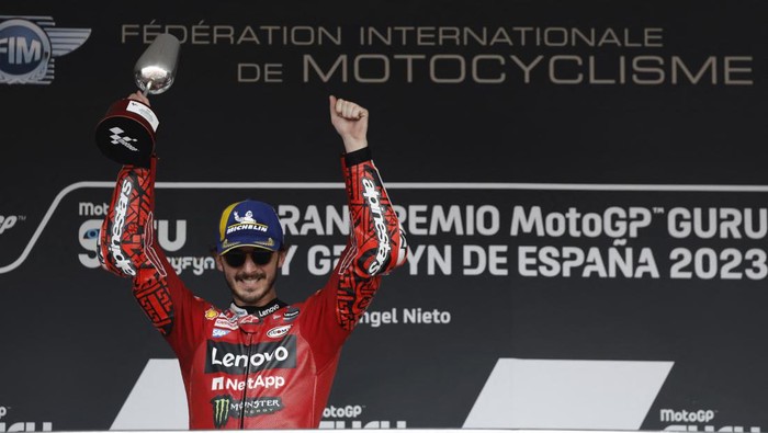 MotoGP - Spanish Grand Prix - Circuito de Jerez, Jerez, Spain - April 30, 2023 Ducati Lenovo Teams Francesco Bagnaia celebrates with the trophy on the podium after winning the race REUTERS/Jon Nazca