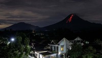 Balai Penyelidikan dan Pengembangan Tehnologi Kebencanaan Geologi (BPPTKG) mencatat puluhan kali terjadi guguran lava pijar Gunung Merapi selama 6 jam pertama tanggal 1 Mei 2023. Semuanya mengarah ke Kali Bebeng atau Barat Daya.