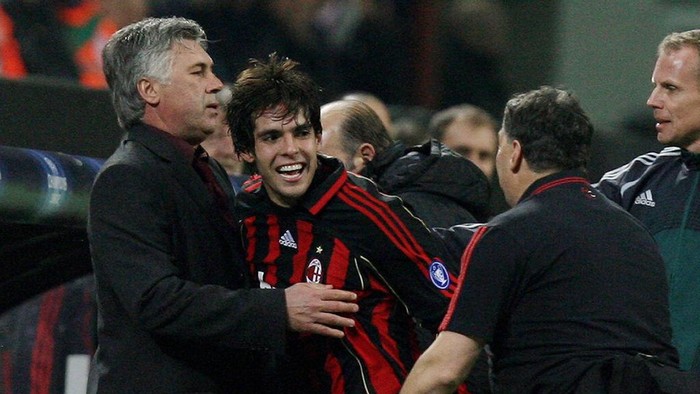 Milan, ITALY: AC Milan forward Kaka of Brazil (C) celebrates with his coach Carlo Ancelotti (L) after scoring against Celtic during the first period of extra time of their Champions League last 16 second leg football match at San Siro stadium in Milan, 07 March 2007. AFP PHOTO / Paco SERINELLI (Photo credit should read PACO SERINELLI/AFP via Getty Images)