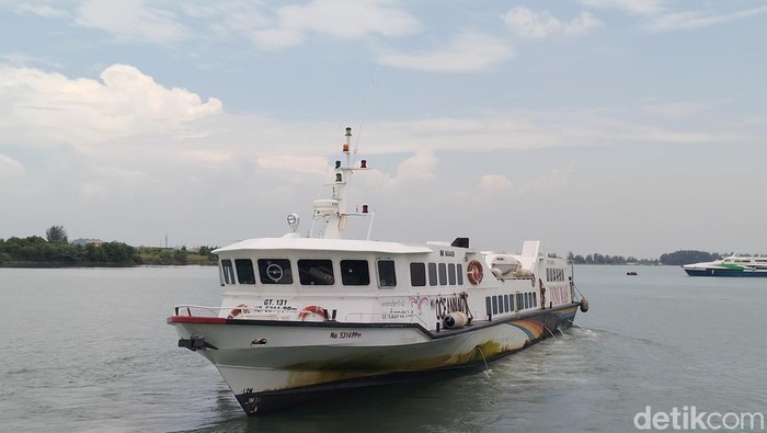 Kapal Ferry Batam tujuan Singapura tengah terparkir di Pelabuhan Internasional, Batam Center, Kota Batam.(Alamudin/detikSumut)