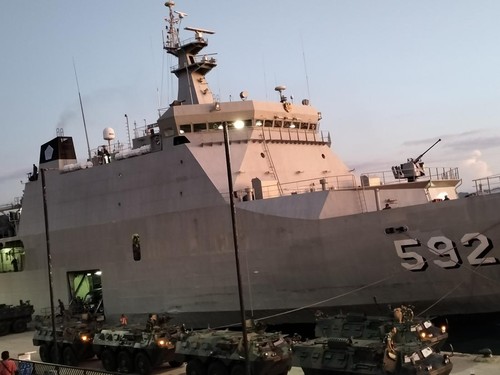 KRI Banjarmasin-592, kapal perang TNI Angkatan Laut untuk pengamanan Konferensi Tingkat Tinggi (KTT) kw-42 ASEAN tiba di Labuan Bajo pada Senin (1/5/2023).