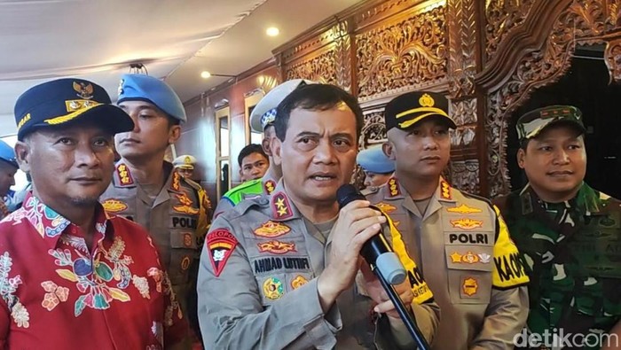 Kapolda Jawa Tengah, Irjen Ahmad Luthfi saat berkunjung di Pospam Puri Polresta Pati, Senin (1/5/2023).