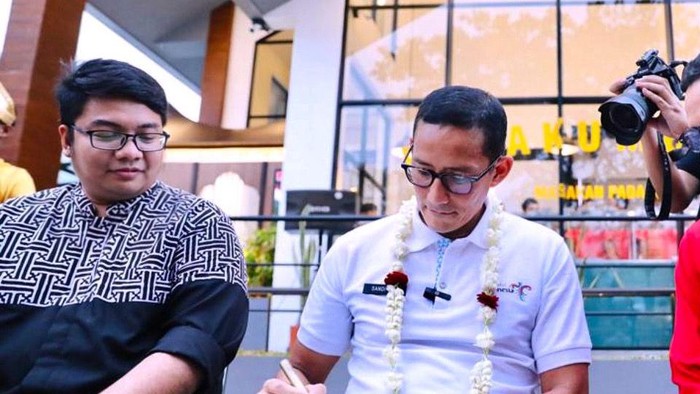 Kawendra Lukistian saat bersama Sandiaga Uno (dok istimewa)