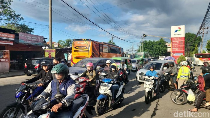 Kepadatan di Jalan Medaeng Sidoarjo saat arus balik kedua