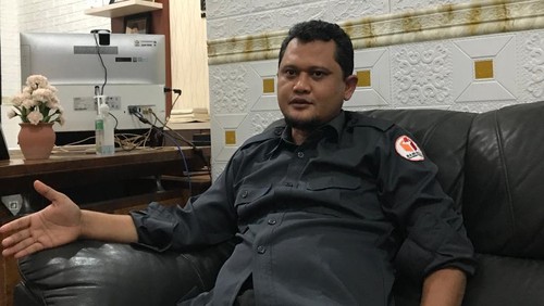 Ketua Badan Pengawas Pemilu (Bawaslu) Provinsi Nusa Tenggara Barat (NTB) Itratip saat ditemui di ruang kerjanya beberapa waktu yang lalu.