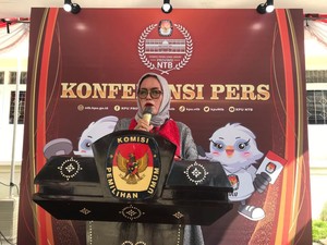 Ketua Artis Musik NTB Jadi Pendaftar Pertama Bacaleg DPD