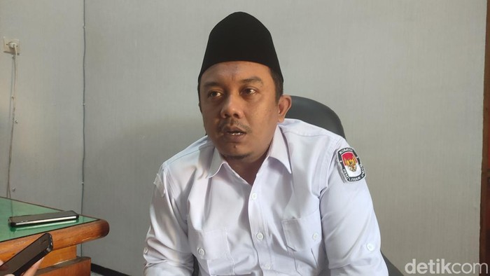 Komisioner KPU Kota Malang Deny Rachmat Bachtiar