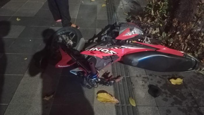 Kondisi motor yang kecelakaan di Surabaya