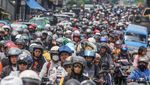 Libur Hari Buruh, Jalan Raya Puncak Padat Merayap