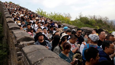 May Day, Lautan Manusia di Tembok Besar China