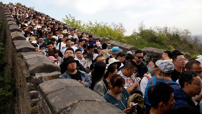 People visit the Mutianyu section of the Great Wall, during the five-day Labour Day holiday in Beijing, China April 30, 2023. REUTERS/Florence Lo