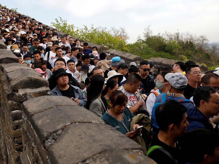 May Day, Lautan Manusia di Tembok Besar China