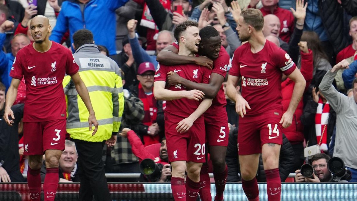 Liverpool melalui laga dramatis kontra Tottenham Hotspur di Anfield. (Foto: AP/Jon Super)