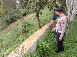 Sepeda Motor Masuk Jurang Sedalam 15 Meter di Jalur Sarangan, 1 Tewas