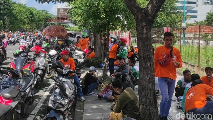 may day 1 mei 2023 di bundaran waru