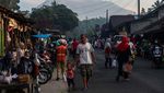 Melihat Aktivitas Pasar Butuh di Lereng Merapi