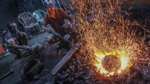 Melihat Kerajinan Gong Tradisional di Kota Bogor