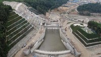 Bendungan Ameroro merupakan salah satu Proyek Strategis Nasional (PSN) guna mendukung program ketahanan pangan dan ketersediaan air, dan akan menjadi bendungan kedua di Kabupaten Konawe, Sulawesi Tenggara. Pembangunan bendungan dimulai sejak tahun 2020 untuk Paket I dan Paket II dikerjakan pada tahun 2021 dengan total anggaran keseluruhan sebesar Rp 1,6 triliun.