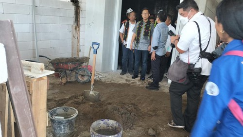 Menteri Kesehatan Budi Gunadi Sadikin mengecek kesiapan RSUD Komodo di Labuan Bajo menjelang KTT ASEAN, Minggu (30/4/2023). (Foto: Ambrosius Ardin/detikBali)
