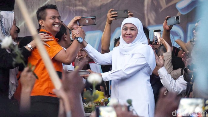 Menyatu di Peringatan May Day, Khofifah Kawal Tujuh Point Rekomendasi Buruh